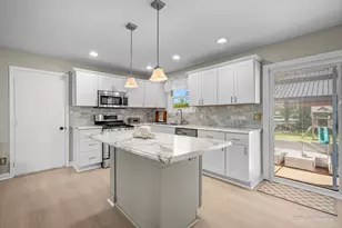 2408 W Fairview Ln, McHenry, IL 60051 - Photo 9