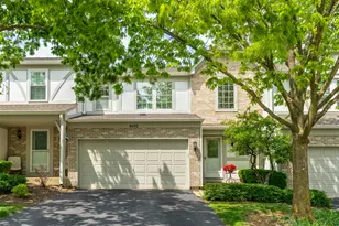 4692 N Sapphire Dr, Hoffman Estates, IL 60192 - Photo 1