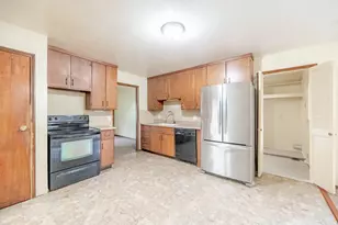 800 Waverly Ave, Streamwood, IL 60107 - Photo 7