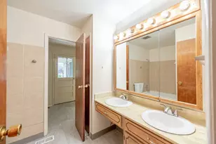 800 Waverly Ave, Streamwood, IL 60107 - Photo 9