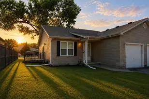 2122 Fox Chase Dr, Ottawa, IL 61350 - Photo 1