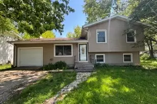 1716 Parklane Ave, McHenry, IL 60050 - Photo 1