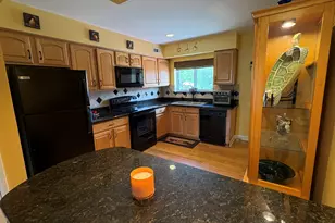 9481 Bay Colony Dr, Des Plaines, IL 60016 - Photo 5
