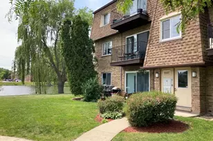 9481 Bay Colony Dr, Des Plaines, IL 60016 - Photo 1