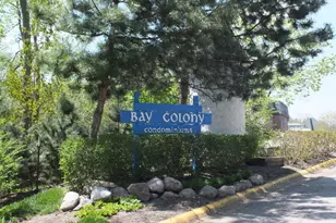 9481 Bay Colony Dr, Des Plaines, IL 60016 - Photo 13