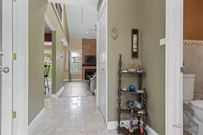978 Buttercreek Court #978, Hoffman Estates, IL 60169 - Photo 3