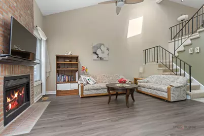 978 Buttercreek Court #978, Hoffman Estates, IL 60169 - Photo 7