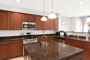 263 Aspen Pointe Rd, Vernon Hills, IL 60061 - Photo 5