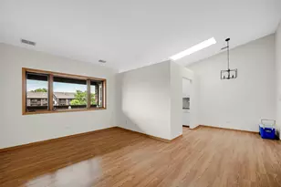 5630 W 103rd St, Oak Lawn, IL 60453 - Photo 5