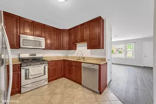 1111 Holiday Ln, Des Plaines, IL 60016 - Photo 5