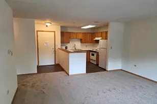 605 Barrington Ave, East Dundee, IL 60118 - Photo 5