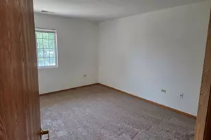605 Barrington Ave, East Dundee, IL 60118 - Photo 7