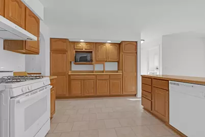 4176 Kenwood Avenue, Gurnee, IL 60031 - Photo 9