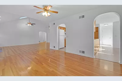 4176 Kenwood Avenue, Gurnee, IL 60031 - Photo 5