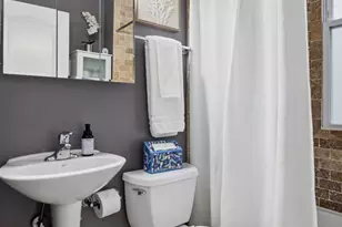 1926 W Oakdale Ave, Chicago, IL 60657 - Photo 13