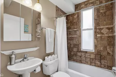 1926 W Oakdale Avenue, Chicago, IL 60657 - Photo 21