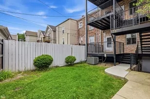 1926 W Oakdale Ave, Chicago, IL 60657 - Photo 11