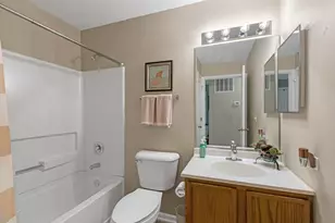 928 N Village Dr, Round Lake Beach, IL 60073 - Photo 11