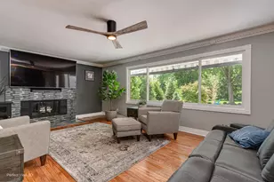 38W337 Dean St, Saint Charles, IL 60175 - Photo 9