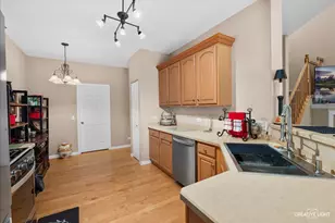 1221 Oakleaf Ct, Aurora, IL 60506 - Photo 7