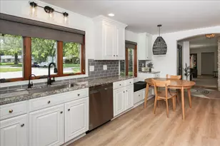 888 Sunset Ln, Sycamore, IL 60178 - Photo 11