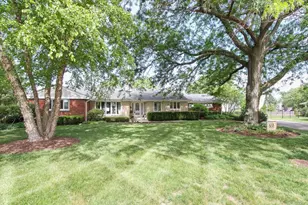 888 Sunset Ln, Sycamore, IL 60178 - Photo 1