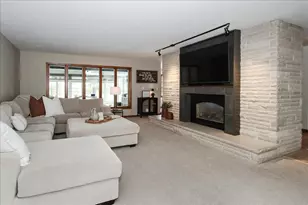 888 Sunset Ln, Sycamore, IL 60178 - Photo 5