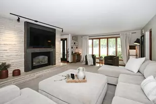 888 Sunset Ln, Sycamore, IL 60178 - Photo 3