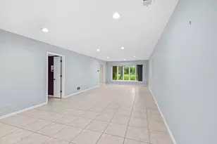 628 Calais Cir, Highland Park, IL 60035 - Photo 5