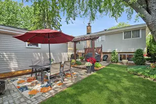 576 Bedford Ln, Des Plaines, IL 60016 - Photo 25