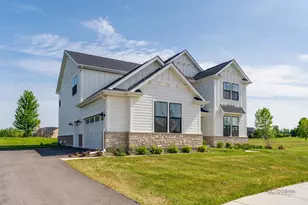 9 Olympia Fields Ct, Hawthorn Woods, IL 60047 - Photo 5