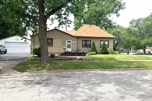 912 N Monroe St, Streator, IL 61364 - Photo 1