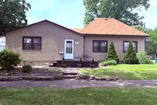 912 N Monroe St, Streator, IL 61364 - Photo 1