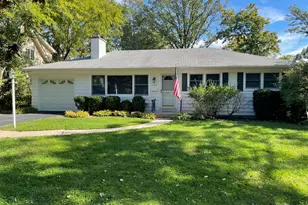 651 Lincoln Ave, Lake Bluff, IL 60044 - Photo 1
