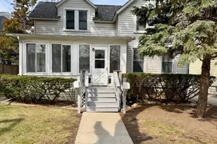 609 1st St, Libertyville, IL 60048 - Photo 1