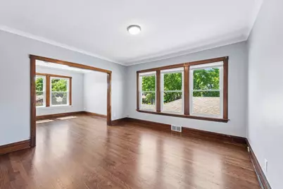 4854 W Winnemac Avenue, Chicago, IL 60630 - Photo 3