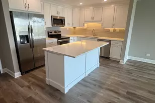 375 Plum Creek Dr, Wheeling, IL 60090 - Photo 5