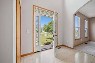 834 Spring Meadow Ln, Malta, IL 60150 - Photo 3