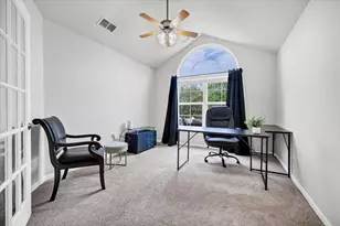 617 Schumann St, Woodstock, IL 60098 - Photo 9
