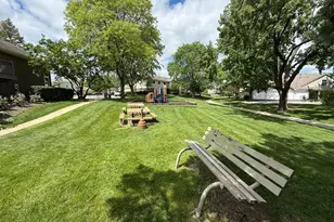 355 Lambert Dr, Schaumburg, IL 60193 - Photo 19
