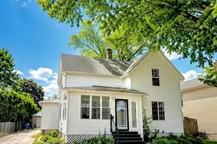 1132 E Locust St, Dekalb, IL 60115 - Photo 1