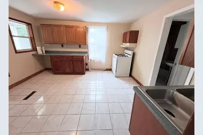1132 E Locust Street, Dekalb, IL 60115 - Photo 3