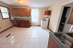 1132 E Locust St, Dekalb, IL 60115 - Photo 3