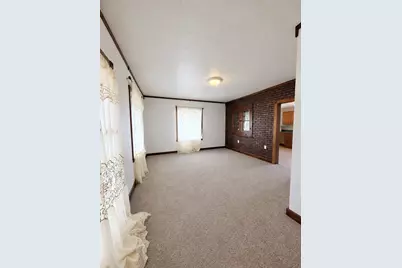 1132 E Locust Street, Dekalb, IL 60115 - Photo 7
