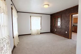 1132 E Locust St, Dekalb, IL 60115 - Photo 7