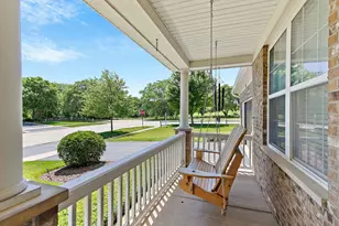 14 Kenilworth Ct, Cary, IL 60013 - Photo 3