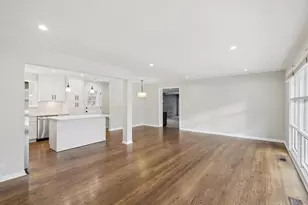 6803 N Keeler Ave, Lincolnwood, IL 60712 - Photo 3
