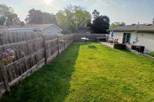 18468 W Meadow Ln, Gurnee, IL 60031 - Photo 13