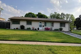 18468 W Meadow Ln, Gurnee, IL 60031 - Photo 1