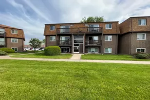 118 Boardwalk St, Elk Grove Village, IL 60007 - Photo 1
